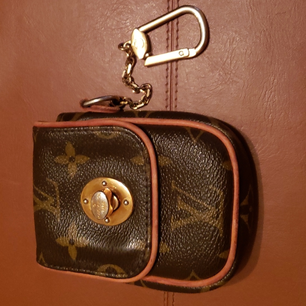 Louis Vuitton small change purse